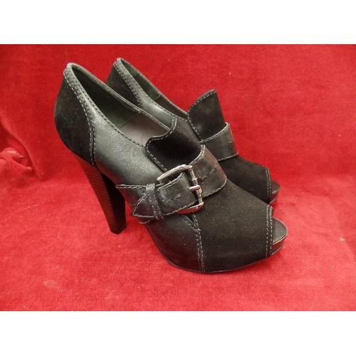 261 - BRAND NEW KURT GEIGER SHOES. BLACK LEATHER & SUEDE. ACORO PEEP-TOE. 41.