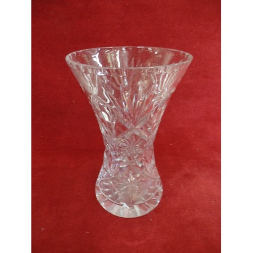 278 - CRATE OF GOOD QUALITY GLASS AND CRYSTAL VASES. MIXED STYLES.