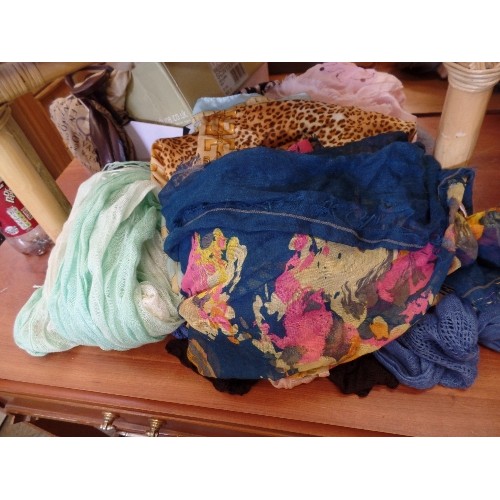 286 - QUANTITY OF MIXED SCARVES AND PASHMINAS. MIXED STYLES, COLOURS.