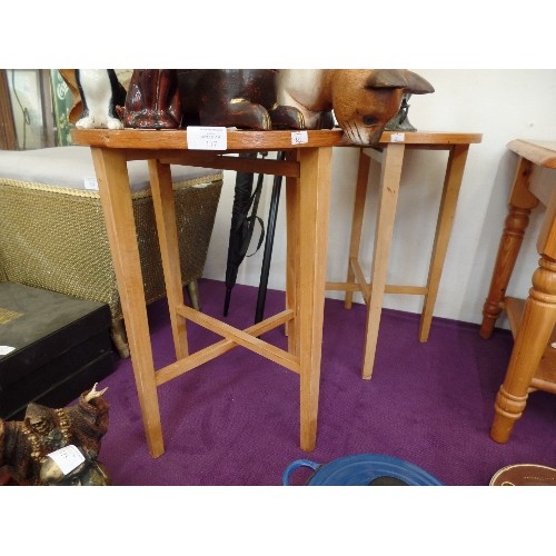 117 - A PAIR OF SMALL ROUND TEAK FOLDING SIDE TABLES. DROP-LEAF.