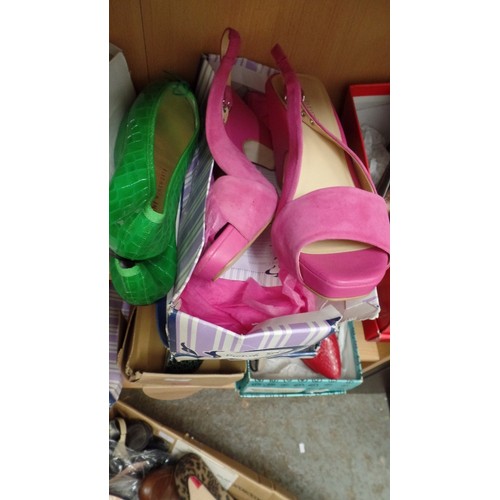 303 - 4 PAIRS OF GOOD QUALITY WOMENS SHOE. BARELY WORN. 40/41. INC BROWN CARVELA LEATHER & SUEDE, WITH GOL... 