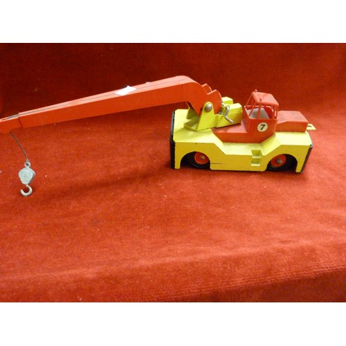 43 - VINTAGE TRIANG NUMBER 7 CRANE LORRY. METAL & PLASTIC.