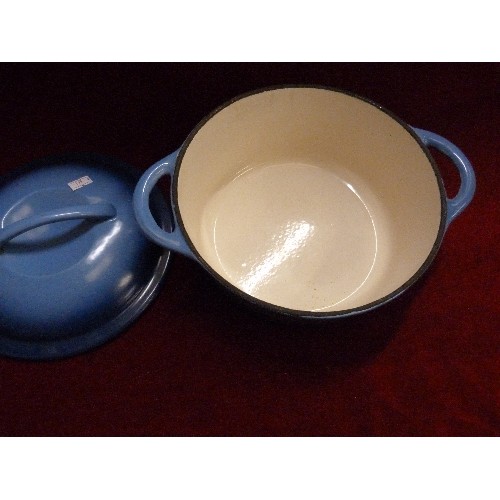 61 - CAST IRON 'LE CREUSET STYLE' CASSEROLE POT WITH LID. MID-BLUE.