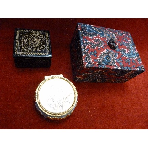 62 - SMALL FLORAL & GILT TRINKET POT WITH LID, A PADDED FABRIC TRINKET BOX, AND A LAQUERED BLACK BOX WITH... 