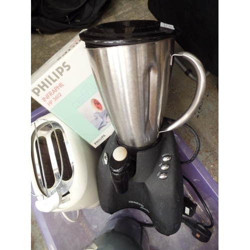 476 - BOX OF ELECTRICALS - BREVILLE KETTLE, TOASTER, 2 LAMPS, KENWOOD SMOOTHIE AND PHILIPS INFRAPHIL