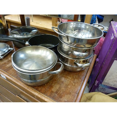 390 - SAUCEPAN SET. INC LARGE DEEP PAN, AND OTHER STAINLESS PANS, ALSO 2 NON-STICK PANS AND AN OMELETTE PA... 