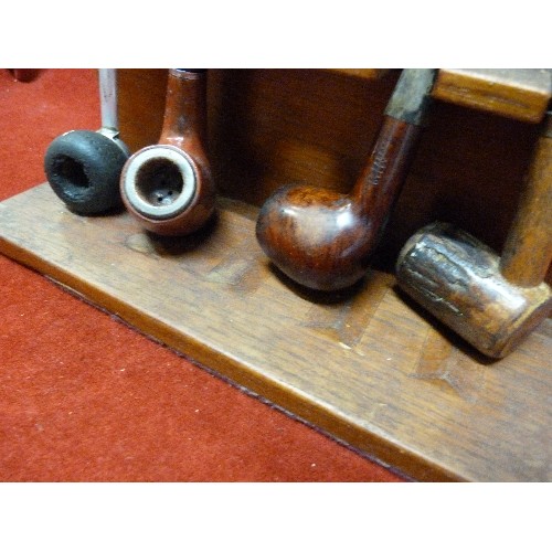 8 - VINTAGE WOODEN PIPE RACK AND 4 PIPES