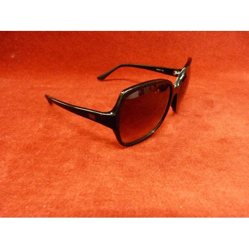 19 - PAIR OF NINA RICCI DESIGNER SUNGLASSES (Jigsaw Case)