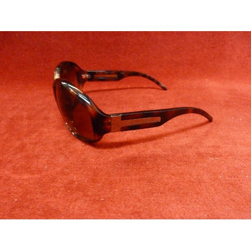 21 - PAIR OF DOLCE & GABBANA DESIGNER SUNGLASSES