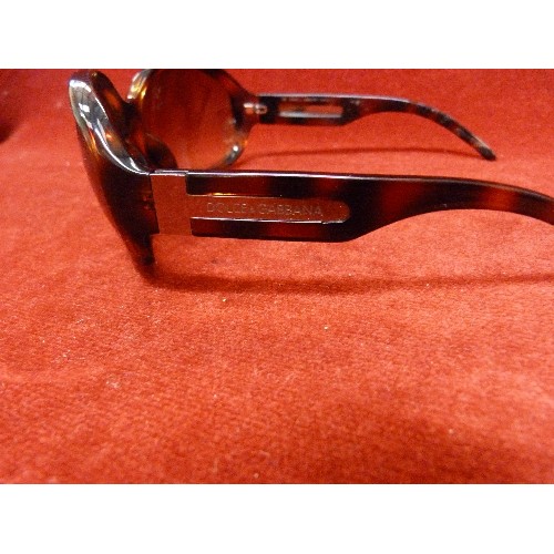 21 - PAIR OF DOLCE & GABBANA DESIGNER SUNGLASSES