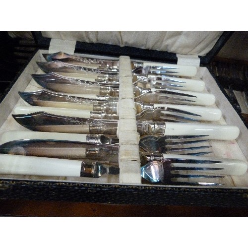 460 - CASED SET OF 6 SILVER PLATE FISH KNIFES AND FORKS. CASED SET OF 6 FRUIT KNIVES WITH MOTHER OF PEARL ... 