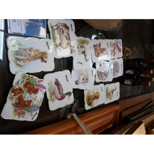 488 - QUANTITY OF CERAMIC FRIDGE MAGNETS WITH ANIMALS AND 5 MINIATURE BOTTLES OF GUINESS