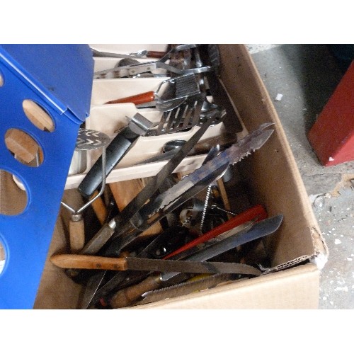 504 - BOX OF CUTLERY