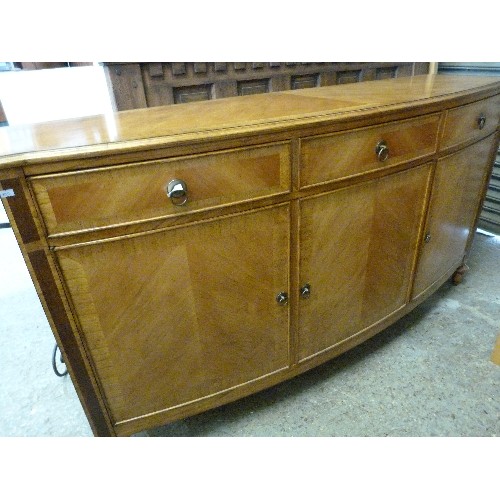 428 - LOVELY CONTEMPORARY AMERICAN WALNUT FRANK HUDSON 3 DRAWER 3 DOOR SIDEBOARD WITH BRASS HANDLES (MATCH... 