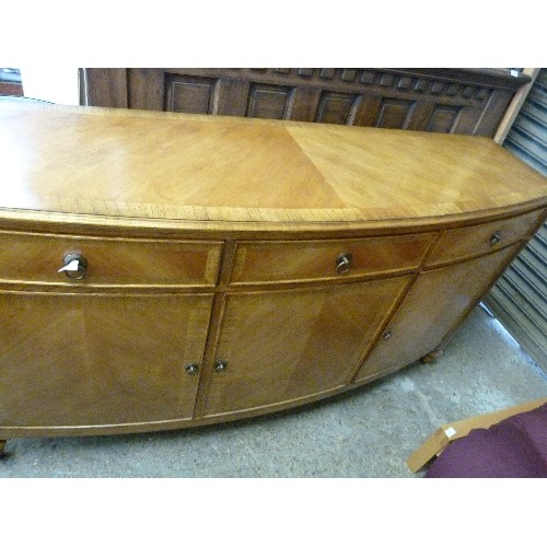 428 - LOVELY CONTEMPORARY AMERICAN WALNUT FRANK HUDSON 3 DRAWER 3 DOOR SIDEBOARD WITH BRASS HANDLES (MATCH... 