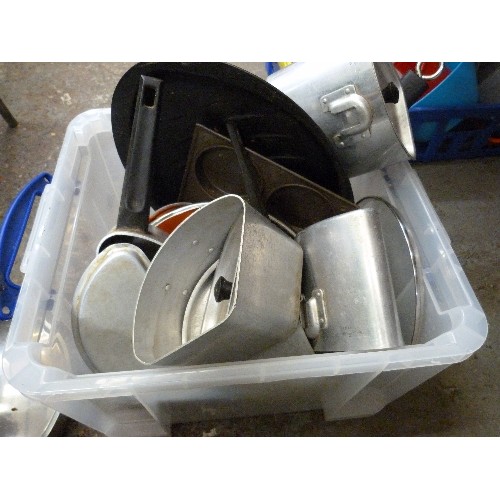 152 - LARGE BOX FULL OF KITCHEN COOK PANS, OVEN TRAYS, WOK, LIDDED FRY PAN, SAUCEPANS ETC.