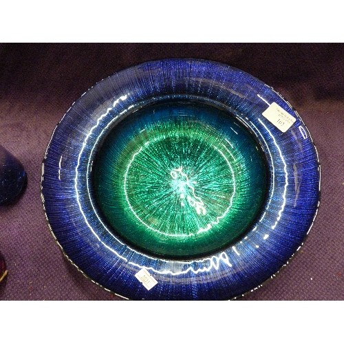 103 - LOVELY MERCURY METALLIC BOWL IN COBALT AND EMERALD, TOGETHER WITH 2 MATCHING JARS.