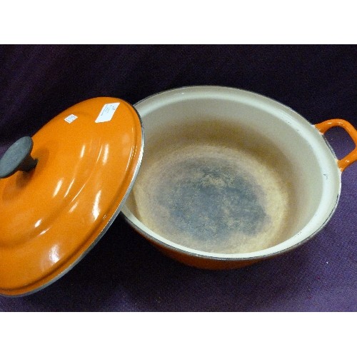 117 - LE CREUSET, LARGE HEAVY CAST IRON CASSEROLE DISH '28' WITH METAL LID. BURNT ORANGE