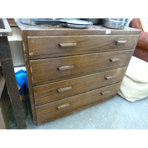 447 - 1940'S OAK CHEST. 4 SHALLOW DRAWERS WITH RECTANGULAR WOODEN HORIZONTAL KNOBS.