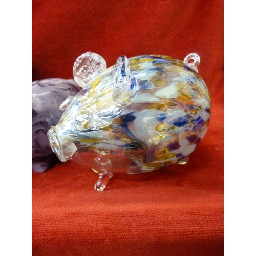 137 - 3 LOVELY PIGGY BANKS. A PRETTY PIG IN CLEAR, BLUE & GOLD GLASS, A LARGE HAND-PAINTED CERAMIC PIG, & ... 