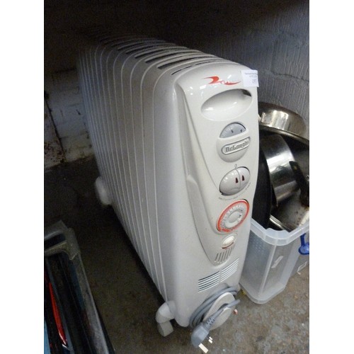 153 - DE-LONGHI RAPIDO PORTABLE ELECTRIC HEATER/RADIATOR ON CASTORS.