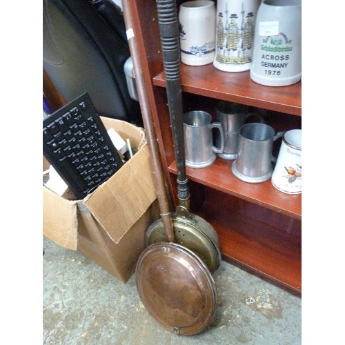 375 - 2 X VINTAGE WARMING PANS. A COPPER, AND A BRASS.