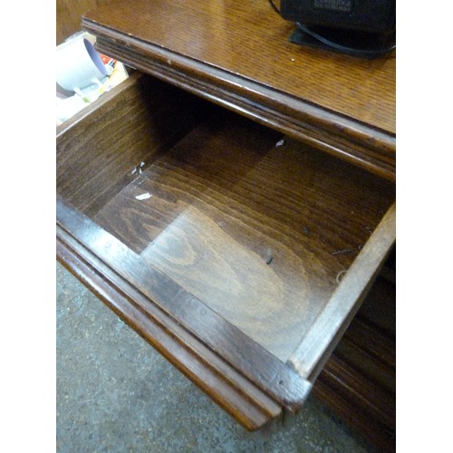 409 - SMALL VINTAGE OAK CHEST OF DRAWERS. 75CM W.