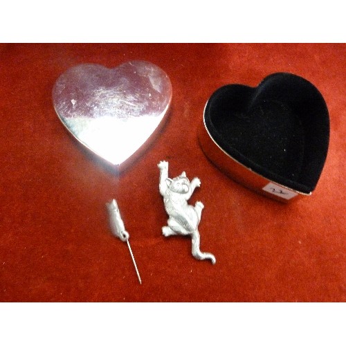 10 - SILVER METAL HEART TRINKET BOX ENGRAVED WITH A STORK CONTAINING PEWTER CAT BROOCH & PIN