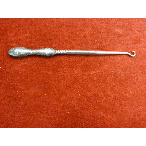 16 - EDWARDIAN SILVER HANDLED BUTTON HOOK - BIRM HALLMARK