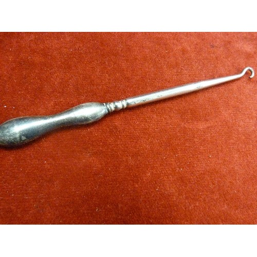 16 - EDWARDIAN SILVER HANDLED BUTTON HOOK - BIRM HALLMARK