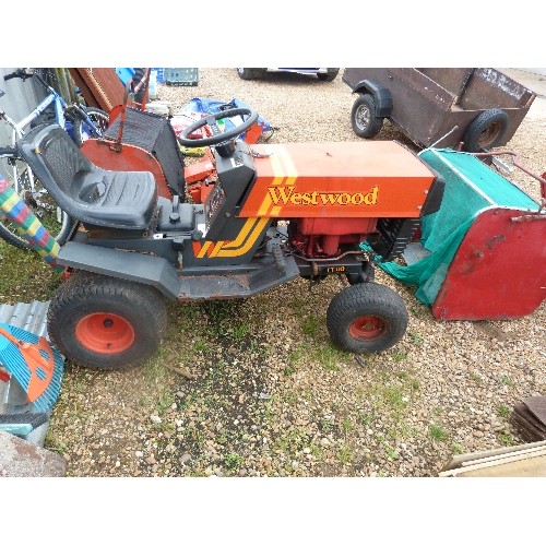 623 - WESTWOOD GARDEN TRACTOR, 2 CUTTER DECKS AND 2 GRASS COLLECTION BOXES