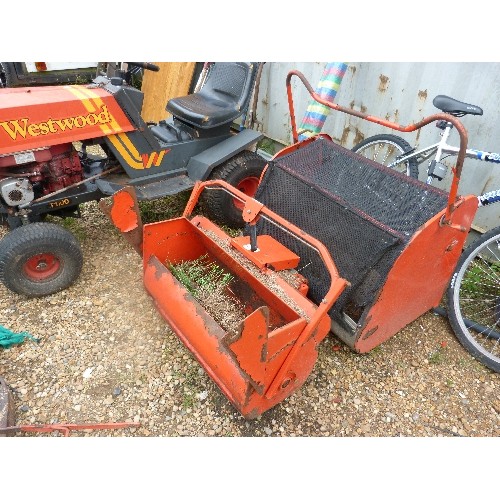 623 - WESTWOOD GARDEN TRACTOR, 2 CUTTER DECKS AND 2 GRASS COLLECTION BOXES