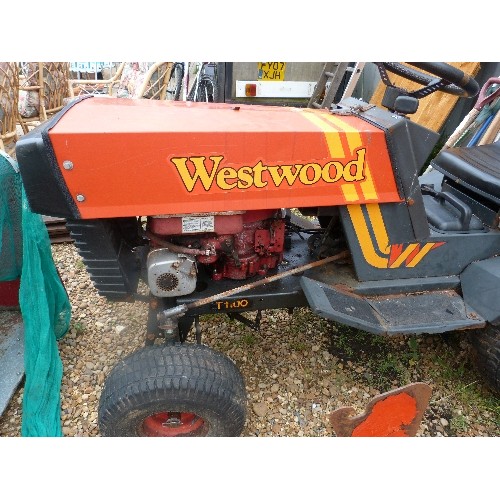 623 - WESTWOOD GARDEN TRACTOR, 2 CUTTER DECKS AND 2 GRASS COLLECTION BOXES