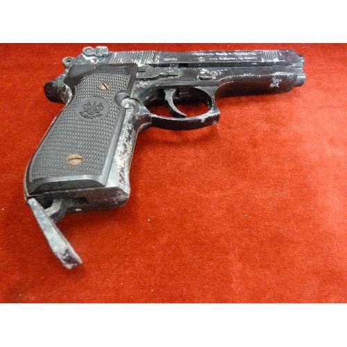 27 - A P. BERETTA AIR PISTOL WITH CYLINDER - A Co2 CYLINDER WITH HOLSTER