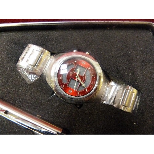 30 - PX GENTS WRISTWATCH WITH RED DIAL - GIFT SET WITH PENS