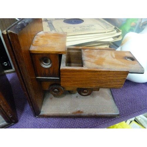 127A - TRAIN BOOKENDS. WOODEN. CARRIAGE HAS LITTLE COMPARTMENT.