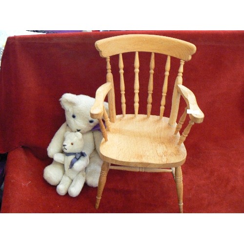 97 - 2 SMALL JOINTED BEARS ON A WOODEN WINDSOR CHAIR.