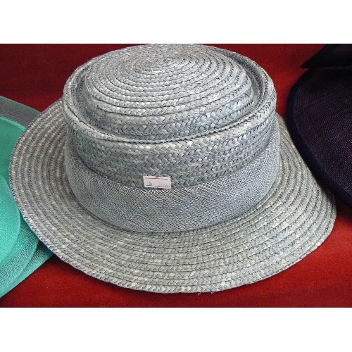 101 - 6 X HATS IN A HATBOX. 4 WEDDING/EVENT WEAR, 2 X STRAW.