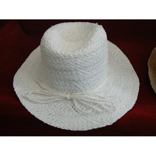 101 - 6 X HATS IN A HATBOX. 4 WEDDING/EVENT WEAR, 2 X STRAW.