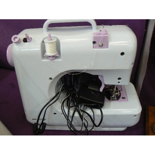 107 - SMALL PORTABLE ELECTRIC SEWING MACHINE. FHSM-505[A] WITH CARRY HANDLE.