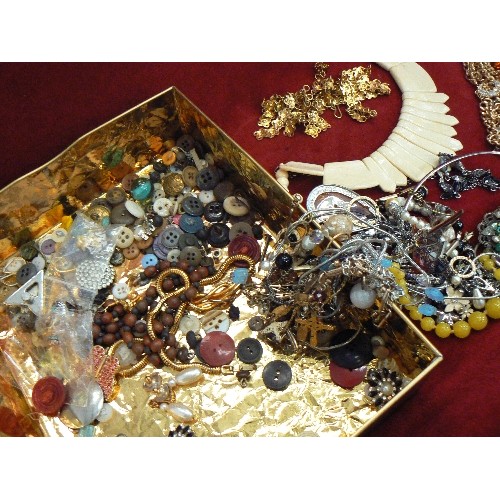 108 - COSTUME JEWELLERY AND VINTAGE BUTTONS.