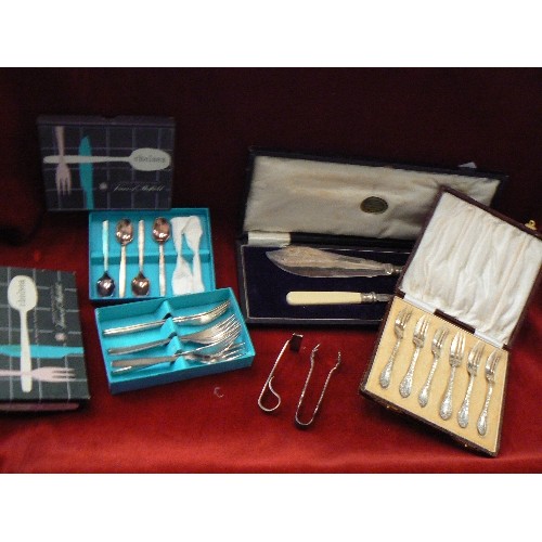 182 - VINTAGE CUTLERY SETS. A SILVER-PLATED CARVING SET, SUGAR NIPS, DESSERT FORKS, TEASPOONS. IN ORIGINAL... 