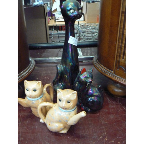 214 - IRRIDESCENT CAT FIGURES. THE SMALLER PAIR ARE DECANTERS.