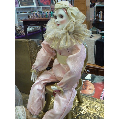 245 - PORCELAIN DOLL COLLECTION. 7 X DOLLS, INC A BRIDE, AND A PIERROT CLOWN ON GOLD CHAIR. .