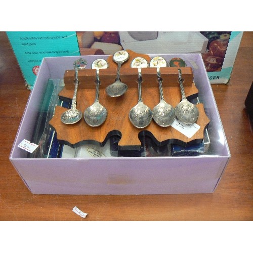 276 - COLLECTABLE SPOONS. SOME ON A WOODEN WALL RACK, OTHERS IN ORIGINAL BOXES. APPROX 26.