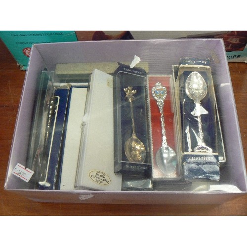 276 - COLLECTABLE SPOONS. SOME ON A WOODEN WALL RACK, OTHERS IN ORIGINAL BOXES. APPROX 26.