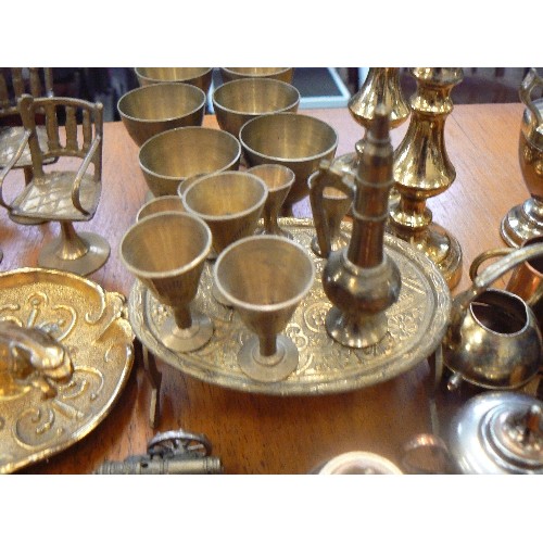 291 - MINIATURE BRASS LOT. TINY CHAIRS, GOBLETS, TOBY JUGS, CANDLESTICKS, JAGUAR TRINKET TRAY ETC. APPROX ... 