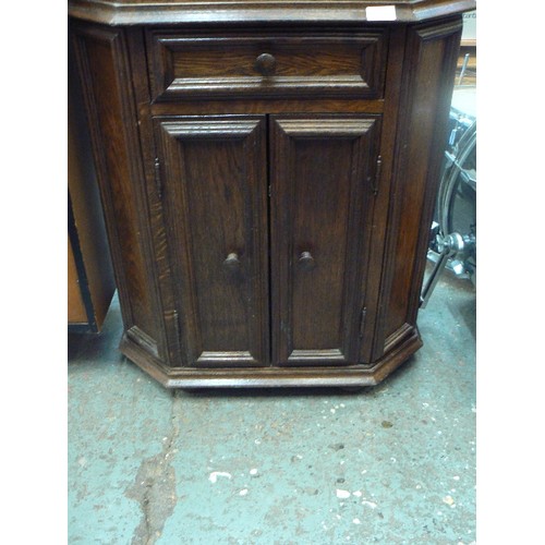 293 - SMALL VINTAGE DARK OAK CABINET WITH CUT CORNERS,  DRAWER AT TOP AND 2 DOOR SHELVED CABINET. 65CMW