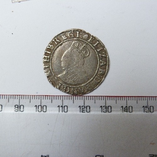 17 - ELIZABETH I 1582 - 1600 SILVER HAMMERED SHILLING - mm ESCALOP, 5.8 GRAMS