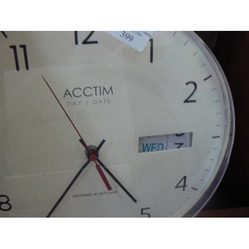 399 - ACCTIM DAY/DATE WALL CLOCK. QUARTZ. WORKING.